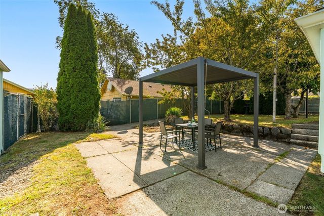 8627 9th Avenue SW, Seattle, WA 98106