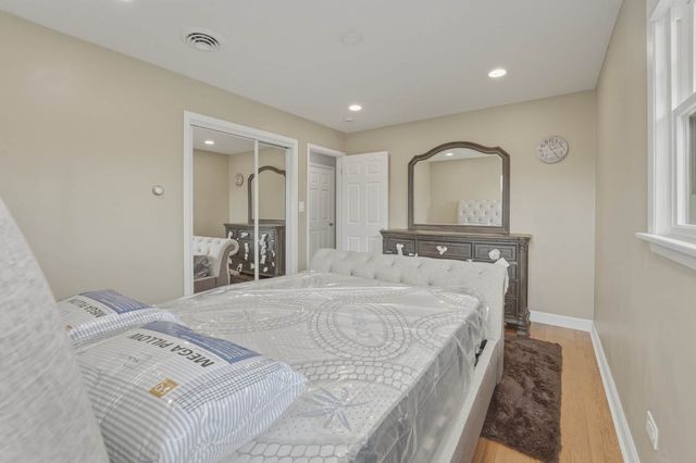 8901 Moody Avenue, Morton Grove, IL 60053