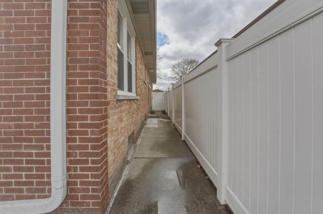 8901 Moody Avenue, Morton Grove, IL 60053