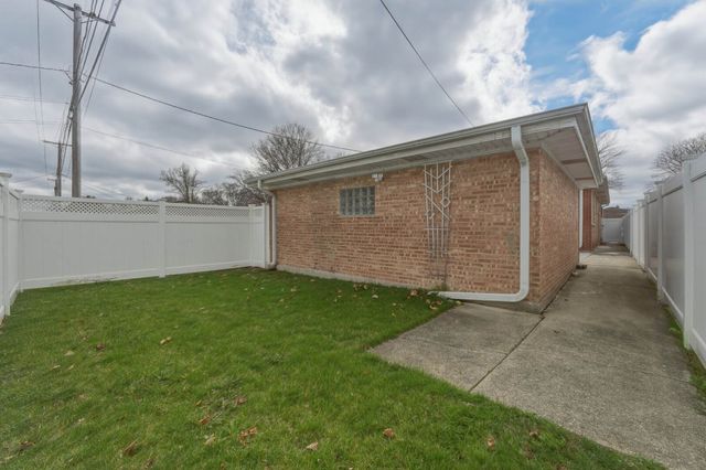 8901 Moody Avenue, Morton Grove, IL 60053