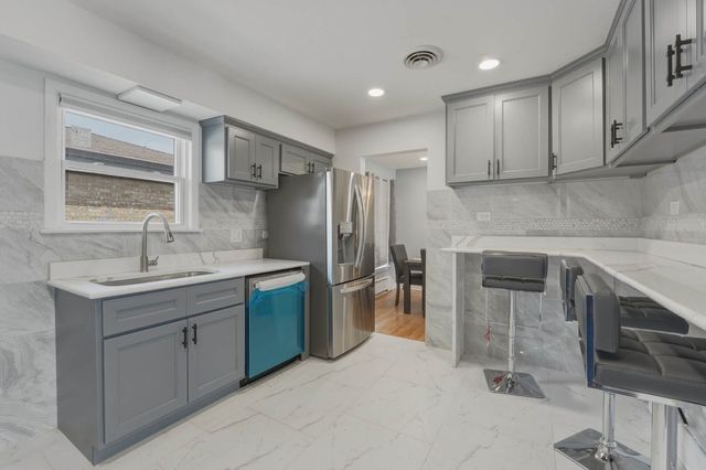 8901 Moody Avenue, Morton Grove, IL 60053