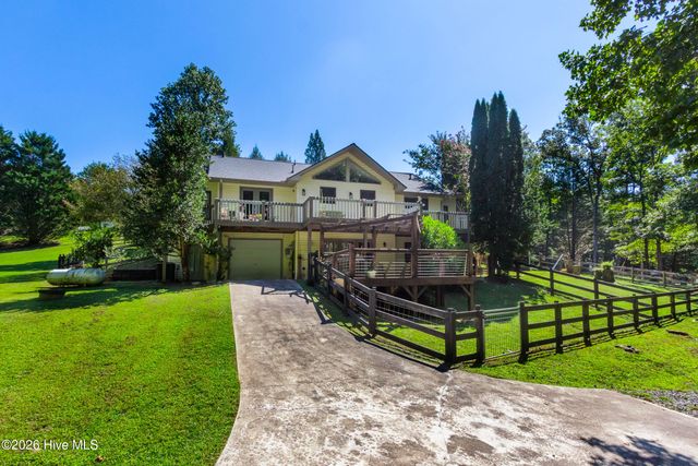11 Turkey Trail, Warne, NC 28909