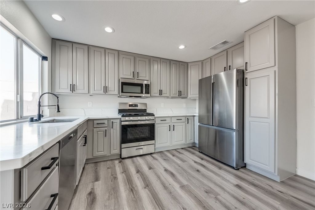 Image 8 of property listing at 7946 Kentshire Drive, Las Vegas, NV 89117