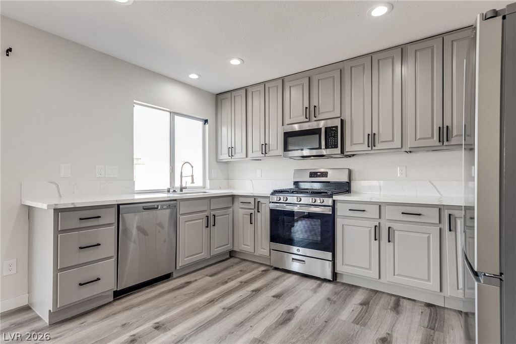 Image 9 of property listing at 7946 Kentshire Drive, Las Vegas, NV 89117