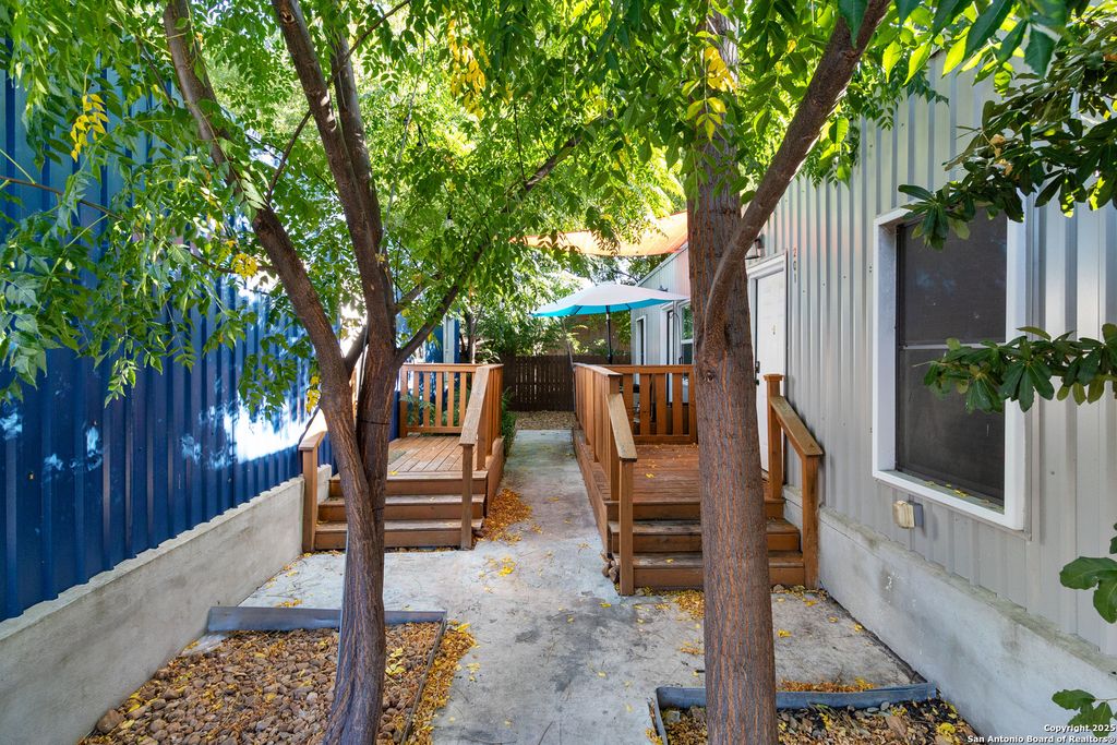 1033 Rivas, San Antonio, TX 78207
