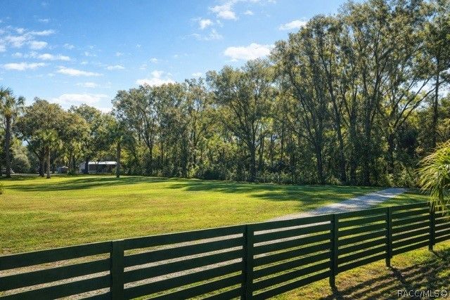 9235 N Kenwood Terrace, Crystal River, FL 34428