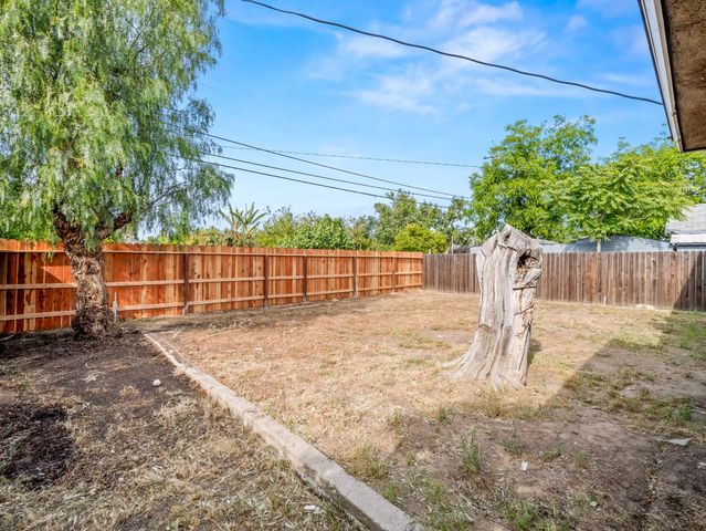 4743 E Lane Avenue, Fresno, CA 93702