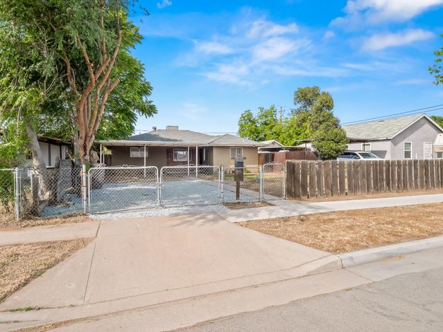 4743 E Lane Avenue, Fresno, CA 93702