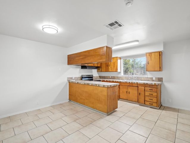 4743 E Lane Avenue, Fresno, CA 93702