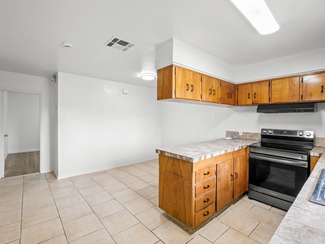 4743 E Lane Avenue, Fresno, CA 93702