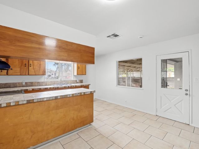 4743 E Lane Avenue, Fresno, CA 93702