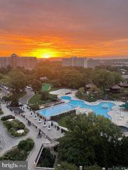 205 Yoakum Pkwy Unit 319, Alexandria, VA 22304