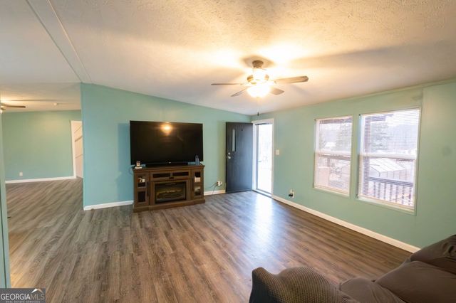 112 Fisherman Cove, Lavonia, GA 30553