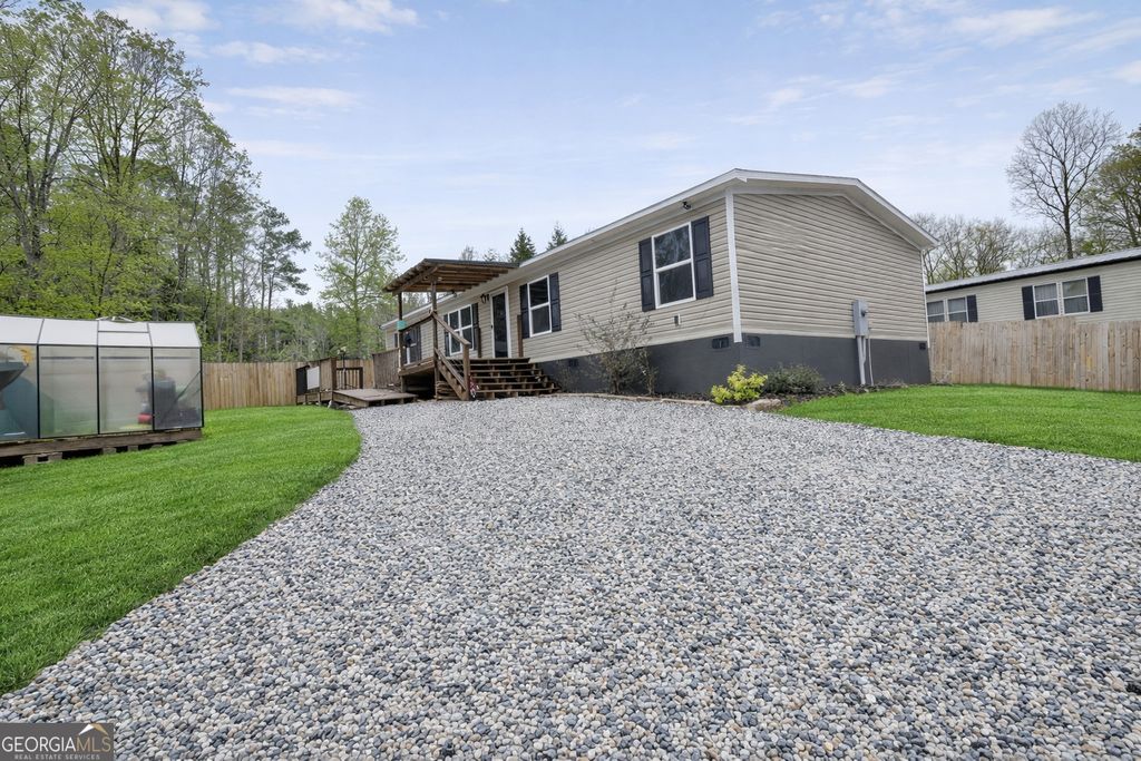 112 Fisherman Cove, Lavonia, GA 30553