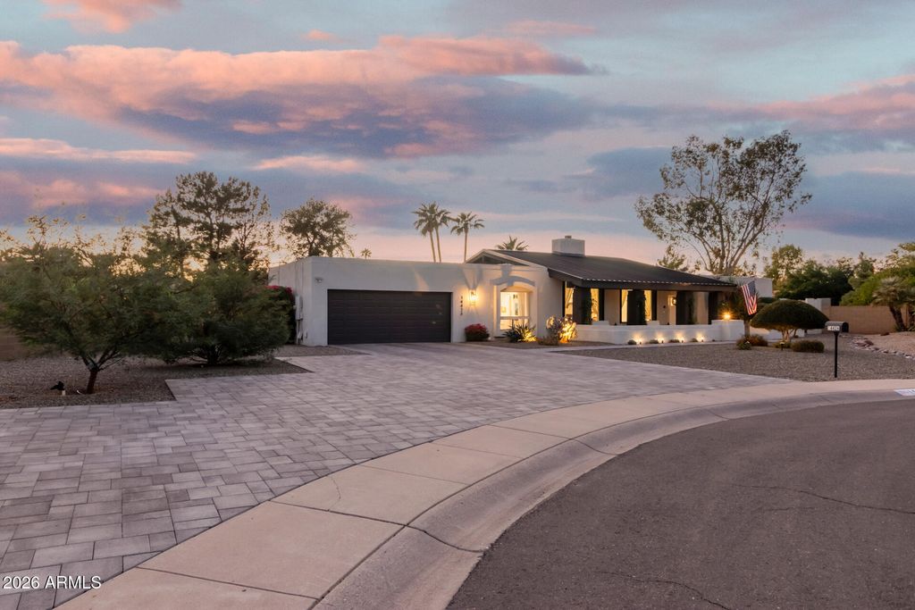 Image 2 of property listing at 14426 N 55TH Place, Scottsdale, AZ 85254