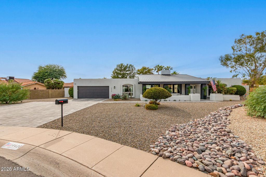 Image 5 of property listing at 14426 N 55TH Place, Scottsdale, AZ 85254