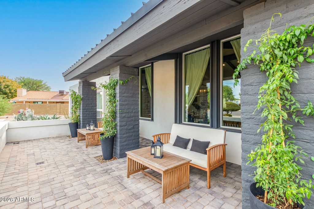 Image 90 of property listing at 14426 N 55TH Place, Scottsdale, AZ 85254