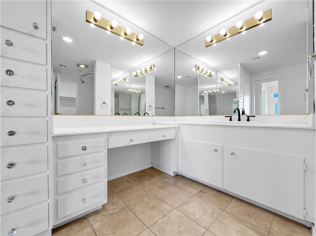 4454 Ocean Dr 4, Corpus Christi, TX 78412