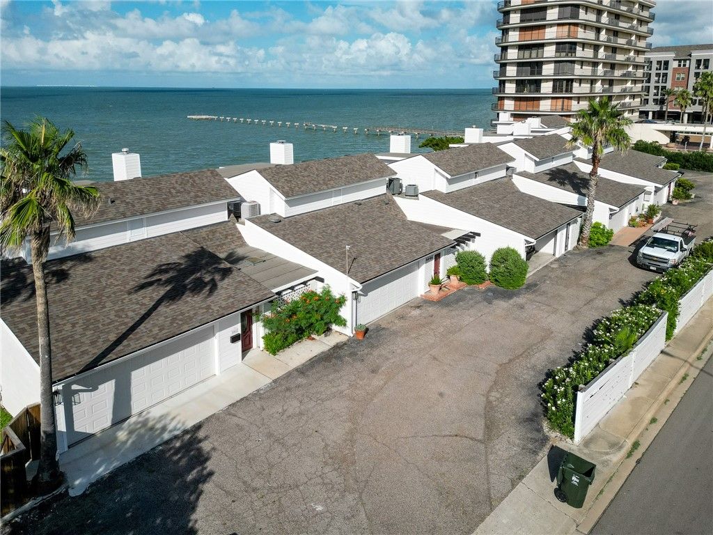 4454 Ocean Dr 4, Corpus Christi, TX 78412
