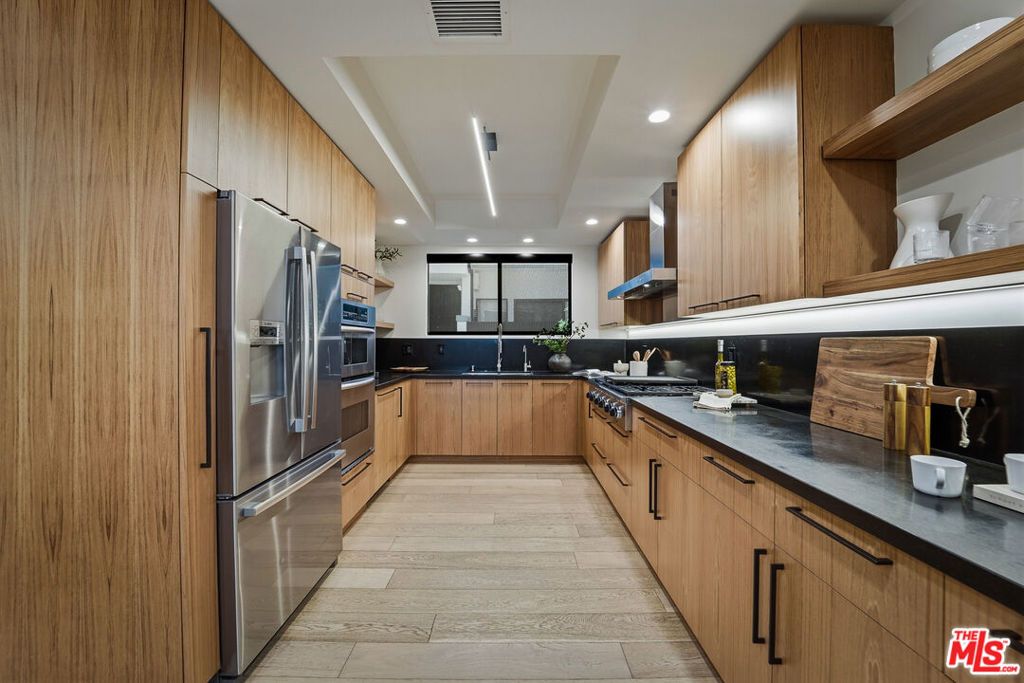 234 S Tower Drive 4, Beverly Hills, CA 90211 — photo 2