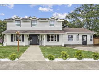 1061 Ne AVERY St, Newport, OR 97365