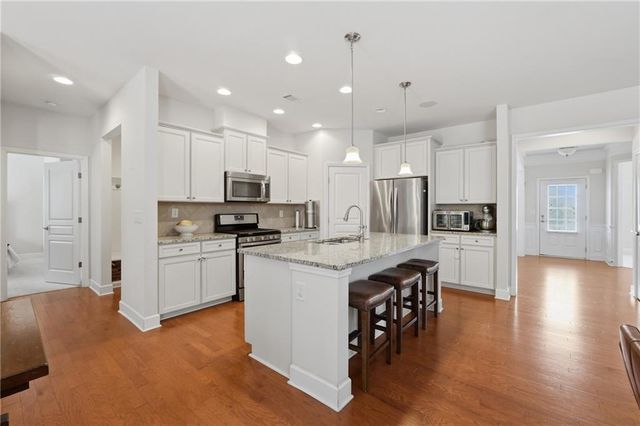 418 Spring View Drive, Woodstock, GA 30188