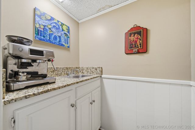 7135 S Columbia Avenue, Tulsa, OK 74136