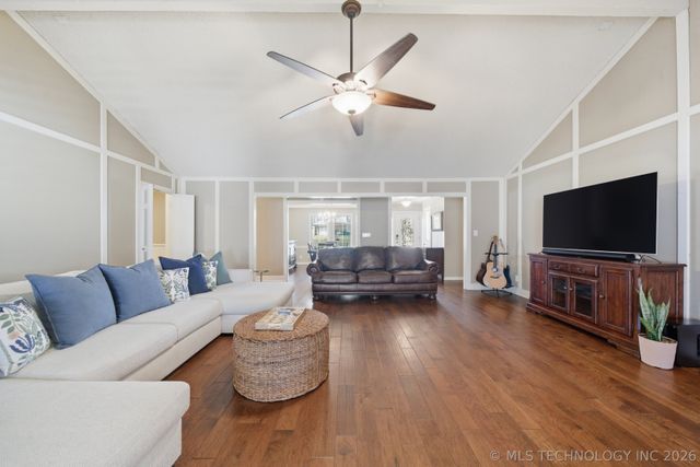 7135 S Columbia Avenue, Tulsa, OK 74136