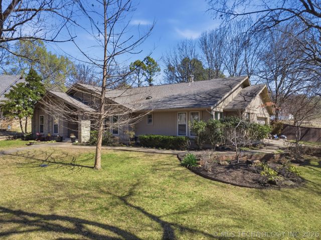 7135 S Columbia Avenue, Tulsa, OK 74136