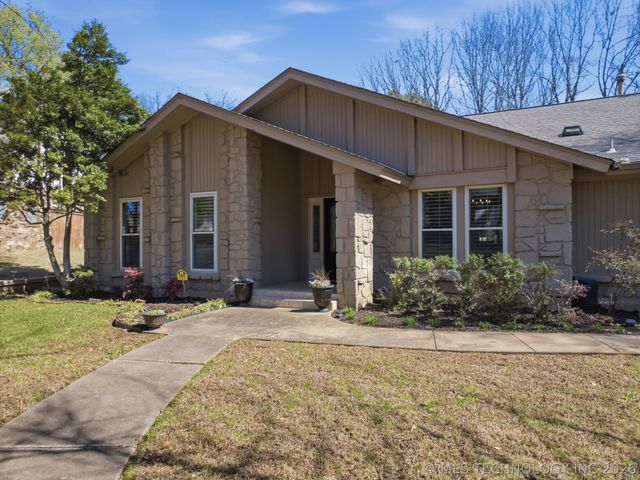 7135 S Columbia Avenue, Tulsa, OK 74136