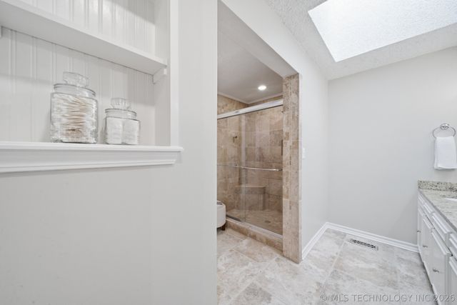 7135 S Columbia Avenue, Tulsa, OK 74136