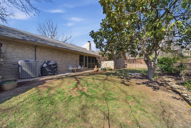 7135 S Columbia Avenue, Tulsa, OK 74136