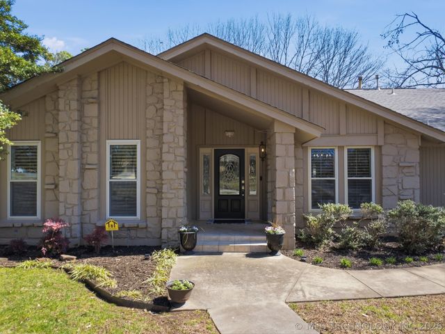 7135 S Columbia Avenue, Tulsa, OK 74136