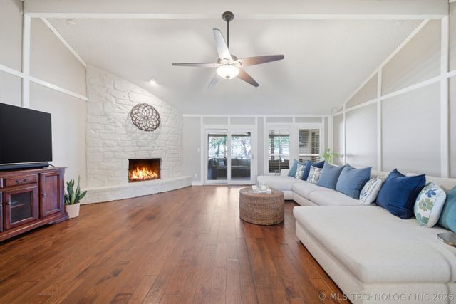 7135 S Columbia Avenue, Tulsa, OK 74136