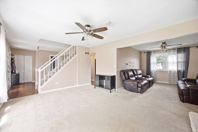 1419 N Madlock Court, Elgin, IL 60123