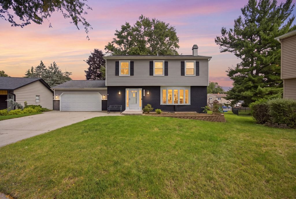 1419 N Madlock Court, Elgin, IL 60123