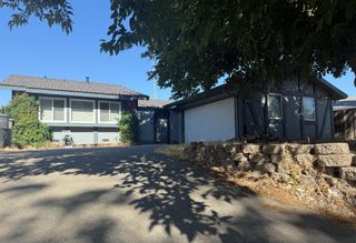 6057 Hollyhurst Way, Sacramento, CA 95823