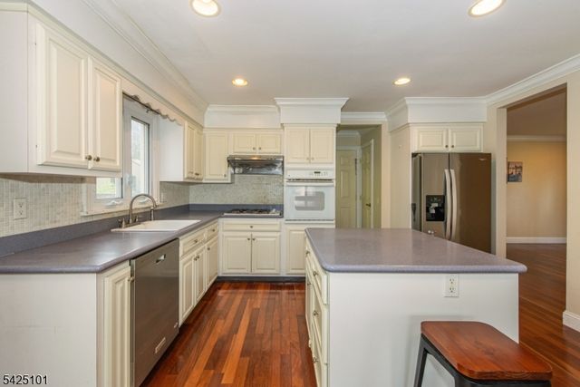 7 Fernwood Trl, Mountain Lakes Boro, NJ 07046