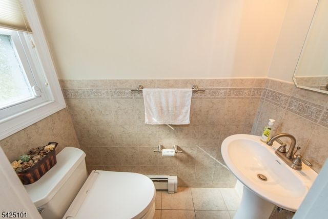 7 Fernwood Trl, Mountain Lakes Boro, NJ 07046