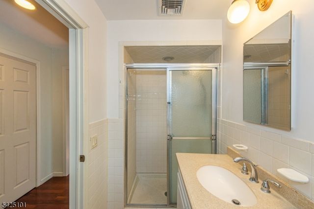 7 Fernwood Trl, Mountain Lakes Boro, NJ 07046