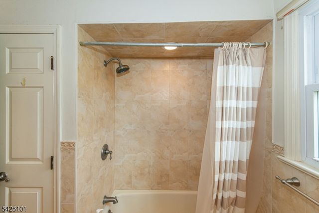 7 Fernwood Trl, Mountain Lakes Boro, NJ 07046