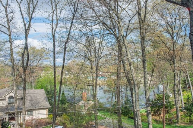 7 Fernwood Trl, Mountain Lakes Boro, NJ 07046