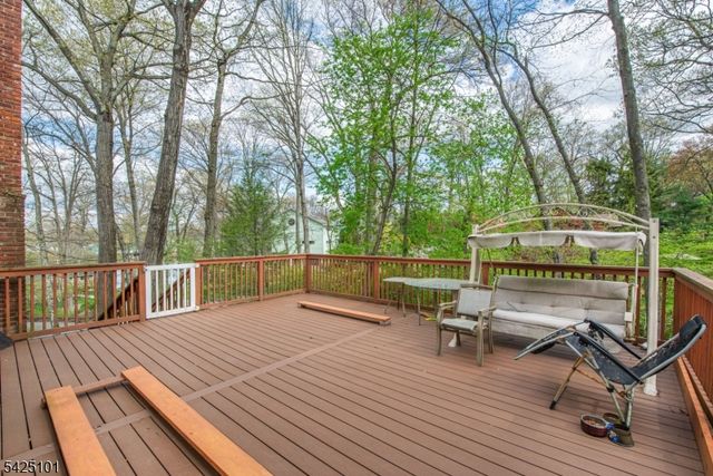 7 Fernwood Trl, Mountain Lakes Boro, NJ 07046