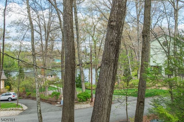 7 Fernwood Trl, Mountain Lakes Boro, NJ 07046