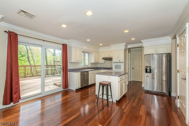 7 Fernwood Trl, Mountain Lakes Boro, NJ 07046