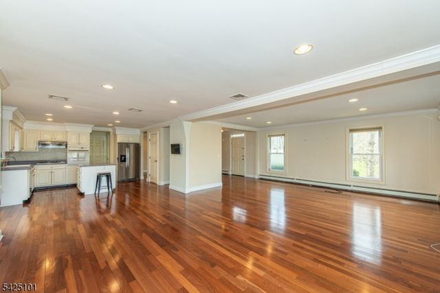 7 Fernwood Trl, Mountain Lakes Boro, NJ 07046