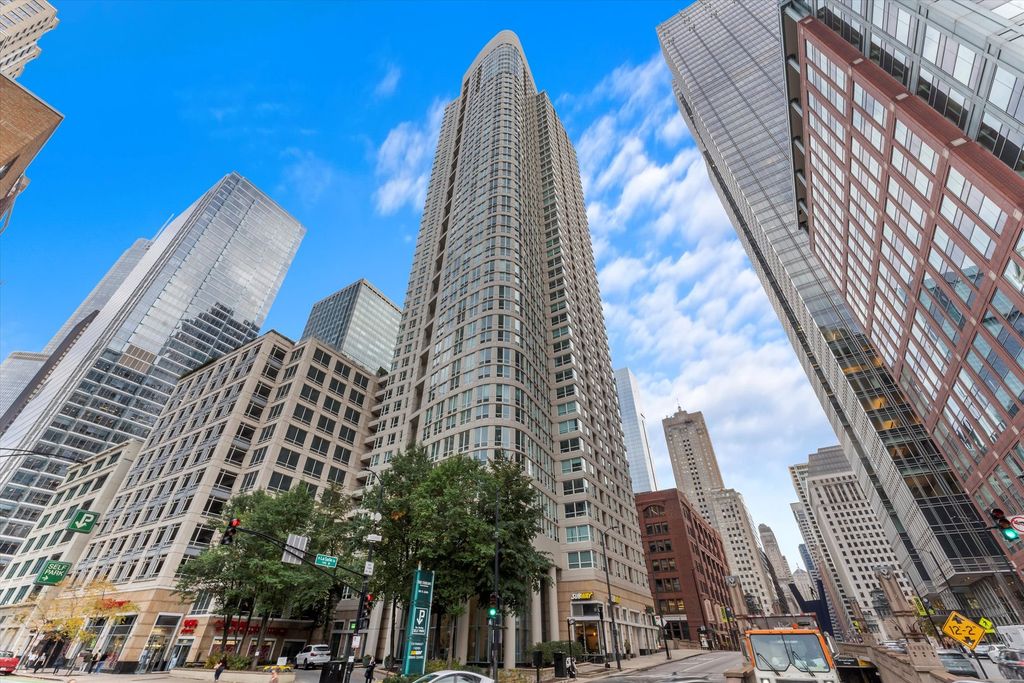 345 N LaSalle Drive 806, Chicago, IL 60654 — exterior