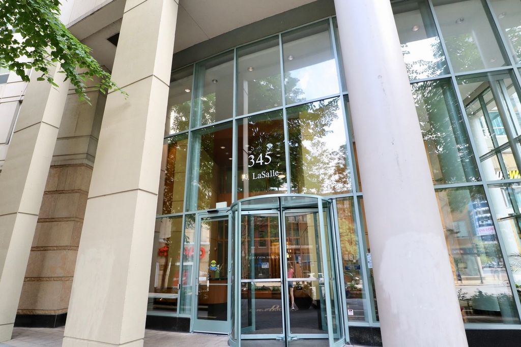 345 N LaSalle Drive 806, Chicago, IL 60654 — photo 2