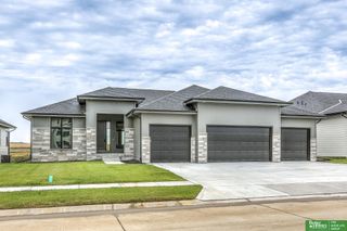 5528 N 213th Avenue, Elkhorn, NE 68022