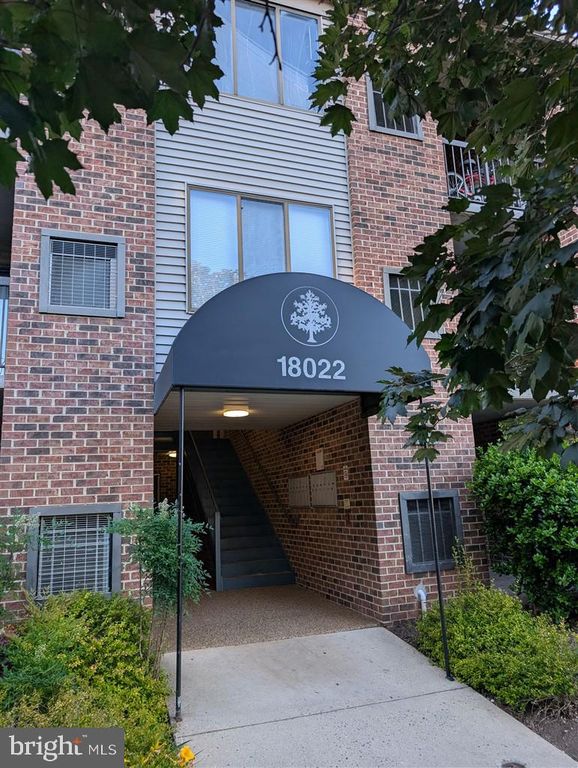 Image 1 of property listing at 18022 CHALET DR #27-103, Germantown, MD 20874
